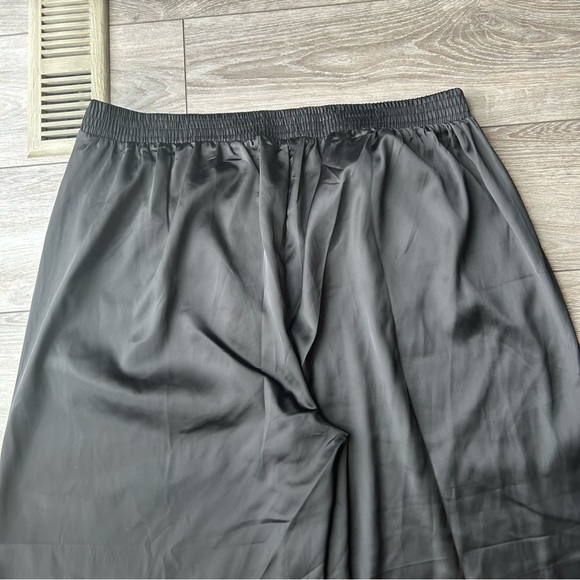 NWT Torrid Wide Leg Satin High  Rise Pant in Deep Black - Picture 13 of 13